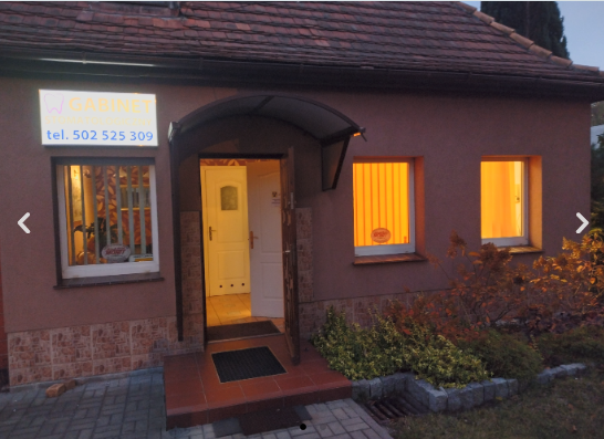 Fotel stomatologiczny i sprzęt gabinetowy